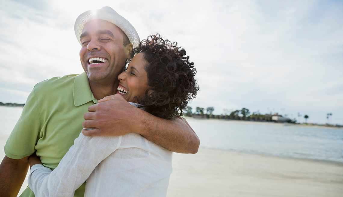 pareja feliz de 50 años