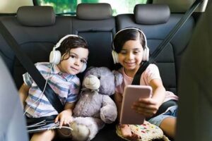 niños en carretera